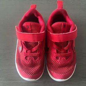 Toddler size 7 Nike runners